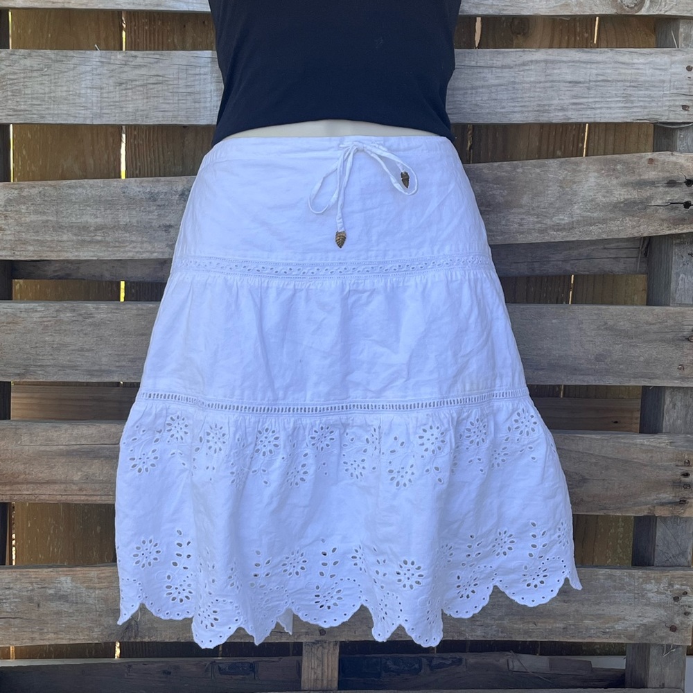 White lace skirt